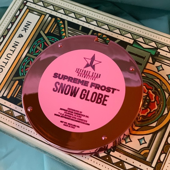 Jeffery Star Supreme Frost Snow Globe Highlighter. - Picture 3 of 4